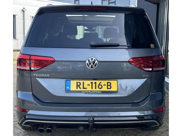 Volkswagen TOURAN 1.4 TSI Highline Business R 7p 150PK | BOMVOL | AUTOMAAT | R-Line | 7 Persoons | NL AUTO | PANO | Trekhaak | Achteruitrijcamera | Elektrische Achterklep | Dodehoek Detectie | Argo | Stoelverwarming | Carplay | Navigatie | DAB+ |