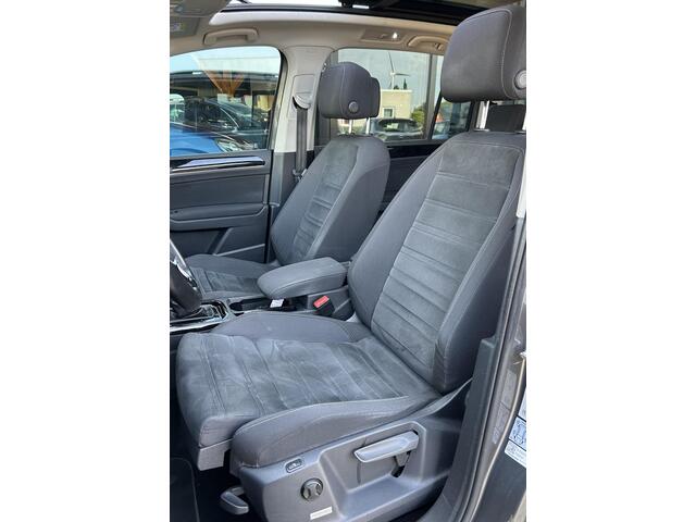 Volkswagen TOURAN 1.4 TSI Highline Business R 7p 150PK | BOMVOL | AUTOMAAT | R-Line | 7 Persoons | NL AUTO | PANO | Trekhaak | Achteruitrijcamera | Elektrische Achterklep | Dodehoek Detectie | Argo | Stoelverwarming | Carplay | Navigatie | DAB+ |