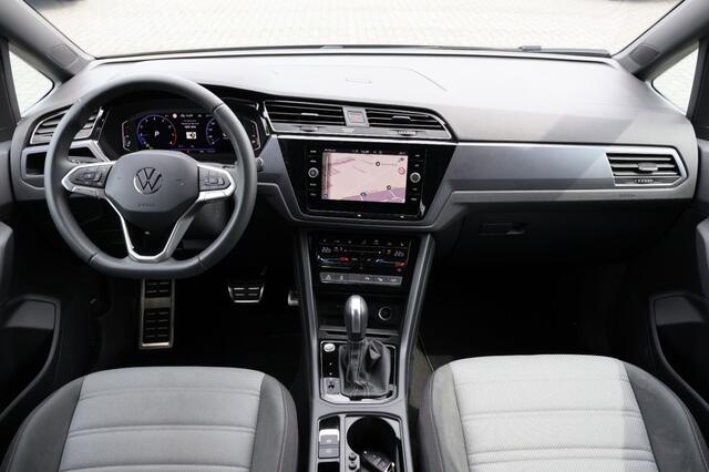 Volkswagen TOURAN 1.5 TSI DSG R-Line / 7 persoons/ Camera / LED/ PDC/ App-Connect/ Navi