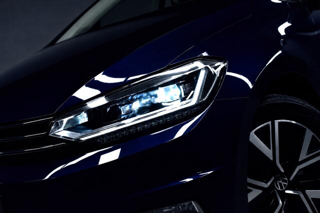 Volkswagen TOURAN 1.5 TSI 150pk Automaat Highline 7-Pers. Pano/Virtual/Carplay/Keyless/Camera/Led/Stoelverw./Adap-Cruise