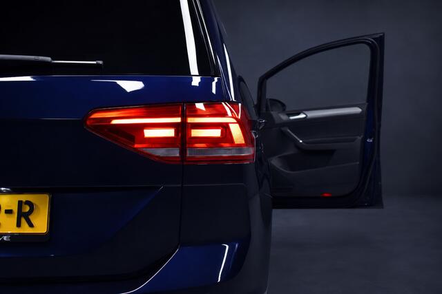 Volkswagen TOURAN 1.5 TSI 150pk Automaat Highline 7-Pers. Pano/Virtual/Carplay/Keyless/Camera/Led/Stoelverw./Adap-Cruise