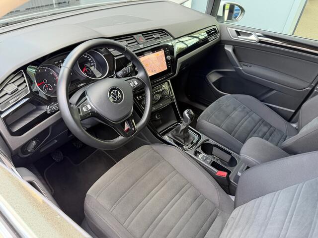 Volkswagen TOURAN 1.5 TSI 150pk Highline | Trekhaak | Led | Carplay | 17 Inch | Rijklaar incl. garantie