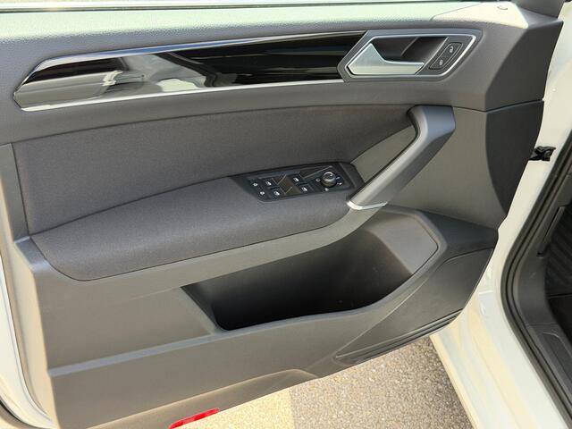 Volkswagen TOURAN 1.5 TSI 150pk Highline | Trekhaak | Led | Carplay | 17 Inch | Rijklaar incl. garantie