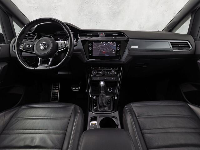 Volkswagen TOURAN 1.5 TSI R-Line Sport 7 Persoons 150Pk Automaat (2X R-LINE, PANORAMADAK, LEDER, APPLE CARPLAY, KEYLESS, SPORTSTOELEN, STOELVERWARMING, GETINT GLAS, NIEUWSTAAT)
