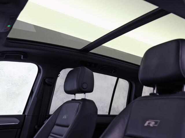 Volkswagen TOURAN 1.5 TSI R-Line Sport 7 Persoons 150Pk Automaat (2X R-LINE, PANORAMADAK, LEDER, APPLE CARPLAY, KEYLESS, SPORTSTOELEN, STOELVERWARMING, GETINT GLAS, NIEUWSTAAT)