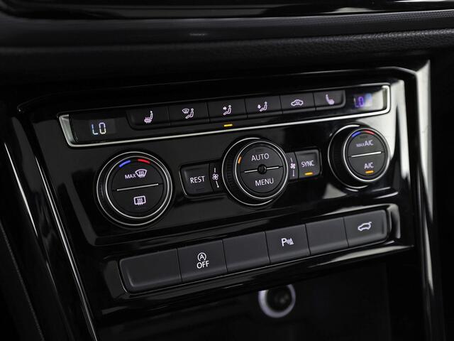 Volkswagen TOURAN 1.5 TSI R-Line Sport 7 Persoons 150Pk Automaat (2X R-LINE, PANORAMADAK, LEDER, APPLE CARPLAY, KEYLESS, SPORTSTOELEN, STOELVERWARMING, GETINT GLAS, NIEUWSTAAT)