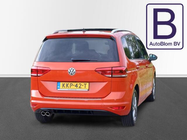 Volkswagen TOURAN 1.4 TSI Highline SOUND /schitterende kleur!/Pano/Camera/Cruise/Navi/17"/