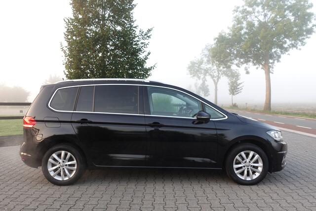 Volkswagen TOURAN 1.5 TSI Highline 7p | Stoelverwarming | Stuurwielverw. | Carplay | Massage | Adaptive Cruise | – foto 4