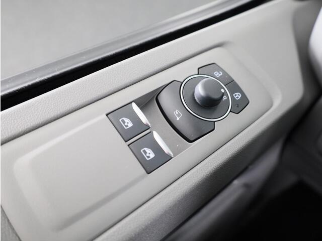 Volkswagen TRANSPORTER 2.0 TDI L2H1 30 PanAmericana 150pk automaat BPM VRIJ!! 12-2024 met Acc. pakket