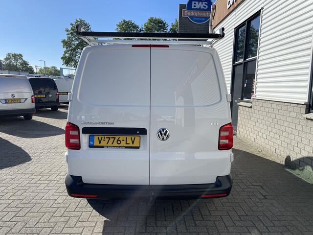 Volkswagen TRANSPORTER 2.0 TDI 102pk euro 6 / L1H1 Comfortline / bpm vrij / vaste prijs rijklaar ¤ 12.950 ex btw / lease vanaf ¤ 218 / Bott ingerichte laadruimte / imperial / trekhaak / bijrijdersbank !