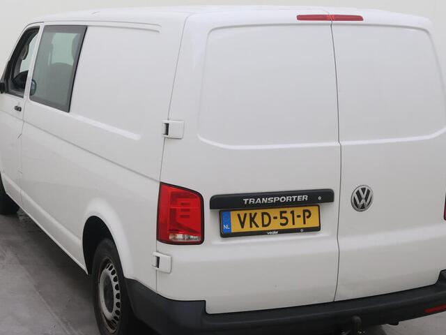 Volkswagen TRANSPORTER L2H1 Dubbele cabine 5 persoons Navi Apple Carplay / Android auto Cruise control Trekhaak Parkeersensoren Euro6