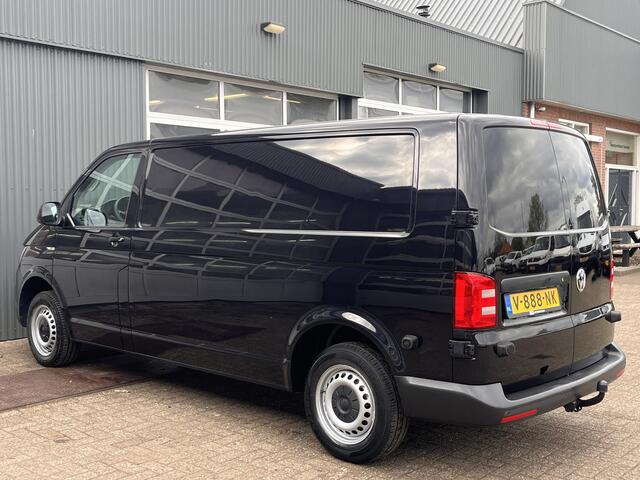 Volkswagen TRANSPORTER 2.0 TSI L2H1 150pk Benzine Airco Cruise controle Navigatie Apple carplay Trekhaak 2500kg trekgewicht Parkeerhulp achter Dealer onderhouden!! Bpm vrij voor particulier gebruik!!