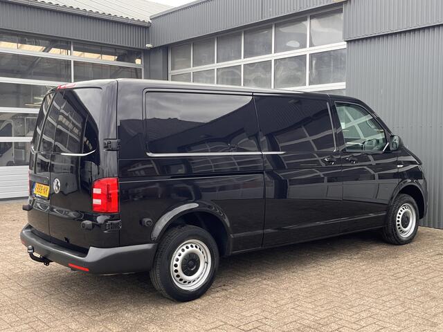 Volkswagen TRANSPORTER 2.0 TSI L2H1 150pk Benzine Airco Cruise controle Navigatie Apple carplay Trekhaak 2500kg trekgewicht Parkeerhulp achter Dealer onderhouden!! Bpm vrij voor particulier gebruik!!