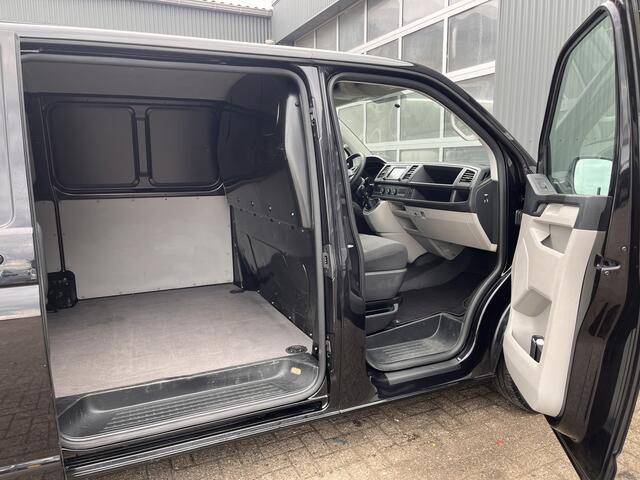 Volkswagen TRANSPORTER 2.0 TSI L2H1 150pk Benzine Airco Cruise controle Navigatie Apple carplay Trekhaak 2500kg trekgewicht Parkeerhulp achter Dealer onderhouden!! Bpm vrij voor particulier gebruik!!