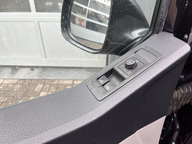 Volkswagen TRANSPORTER 2.0 TSI L2H1 150pk Benzine Airco Cruise controle Navigatie Apple carplay Trekhaak 2500kg trekgewicht Parkeerhulp achter Dealer onderhouden!! Bpm vrij voor particulier gebruik!!