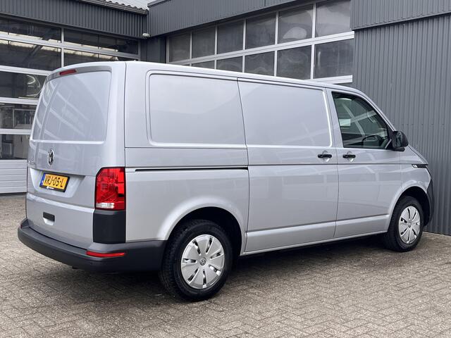 Volkswagen TRANSPORTER 2.0 TDI L1H1 Airco Cruise controle Kastinrichting Navigatie Apple carplay Parkeerhulp achter Euro 6 Dealer onderhouden!! Bestel 2-Persoons