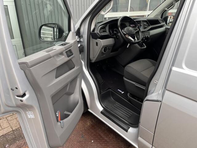 Volkswagen TRANSPORTER 2.0 TDI L1H1 Airco Cruise controle Kastinrichting Navigatie Apple carplay Parkeerhulp achter Euro 6 Dealer onderhouden!! Bestel 2-Persoons