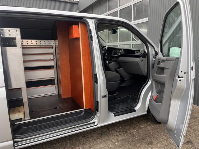 Volkswagen TRANSPORTER 2.0 TDI L1H1 Airco Cruise controle Kastinrichting Navigatie Apple carplay Parkeerhulp achter Euro 6 Dealer onderhouden!! Bestel 2-Persoons