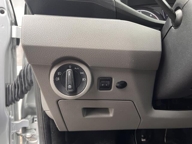 Volkswagen TRANSPORTER 2.0 TDI L1H1 Airco Cruise controle Kastinrichting Navigatie Apple carplay Parkeerhulp achter Euro 6 Dealer onderhouden!! Bestel 2-Persoons