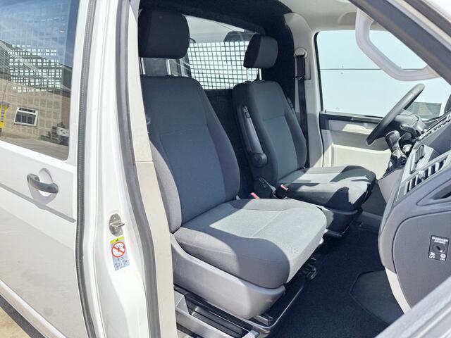 Volkswagen TRANSPORTER 2.0 TDI 150pk L2H1 Automaat 2x Schuif Trekhaak Navigatie Apple / Android Carplay