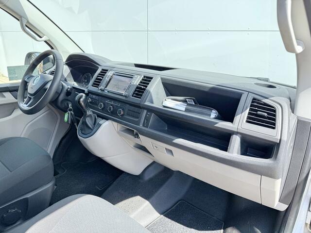 Volkswagen TRANSPORTER 2.0 TDI 150pk L2H1 Automaat 2x Schuif Trekhaak Navigatie Apple / Android Carplay