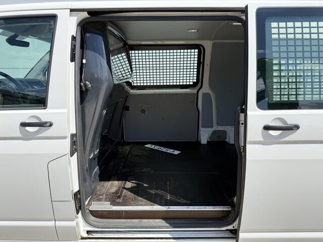 Volkswagen TRANSPORTER 2.0 TDI 150pk L2H1 Automaat 2x Schuif Trekhaak Navigatie Apple / Android Carplay