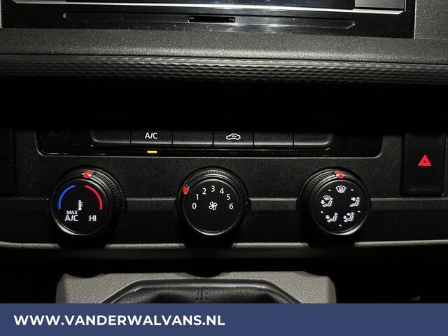 Volkswagen TRANSPORTER 2.0 TDI 150 pk L2H1 Euro6 Airco | Trekhaak | Apple Carplay | Android Auto Parkeersensoren, Cruisecontrol