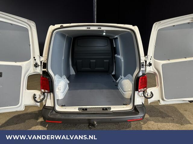Volkswagen TRANSPORTER 2.0 TDI 150 pk L2H1 Euro6 Airco | Trekhaak | Cruisecontrol | Apple Carplay | PDC Parkeersensoren, Android Auto
