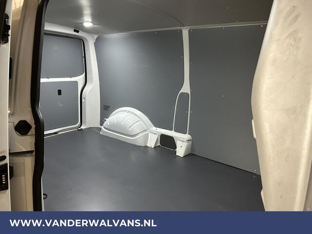 Volkswagen TRANSPORTER 2.0 TDI 150 pk L2H1 Euro6 Airco | Trekhaak | Cruisecontrol | Apple Carplay | PDC Parkeersensoren, Android Auto
