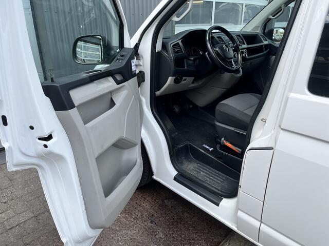 Volkswagen TRANSPORTER 2.0 TDI L2H1 DC Airco Cruise control Trekhaak 2200kg trekgewicht Achterruitrij camera Euro 6 Stuurwielbediening 5-Persoons Bpm vrij