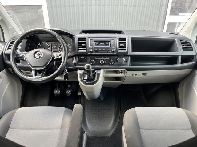 Volkswagen TRANSPORTER 2.0 TDI L2H1 DC Airco Cruise control Trekhaak 2200kg trekgewicht Achterruitrij camera Euro 6 Stuurwielbediening 5-Persoons Bpm vrij