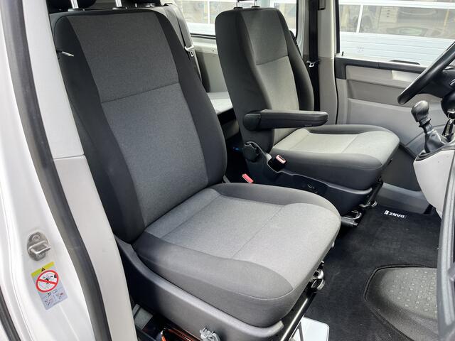 Volkswagen TRANSPORTER 2.0 TDI L2H1 DC Airco Cruise control Trekhaak 2200kg trekgewicht Achterruitrij camera Euro 6 Stuurwielbediening 5-Persoons Bpm vrij