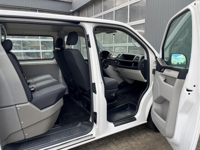 Volkswagen TRANSPORTER 2.0 TDI L2H1 DC Airco Cruise control Trekhaak 2200kg trekgewicht Achterruitrij camera Euro 6 Stuurwielbediening 5-Persoons Bpm vrij