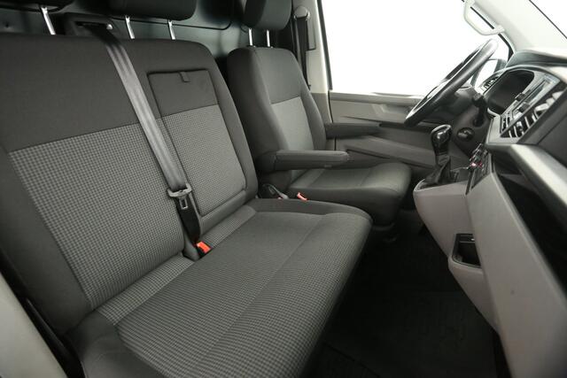 Volkswagen TRANSPORTER 2.0 TDI L2H1 200PK DSG Automaat Airco Camera Carplay ACC 19"LMV PDC Elektrpakket Trekhaak