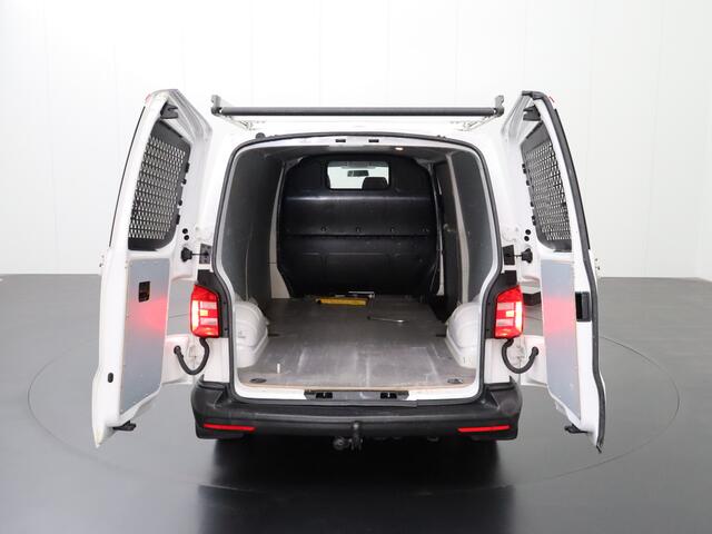 Volkswagen TRANSPORTER 2.0TDI Lang Achterdeuren | Imperiaal | Trekhaak | Airco | 3-Persoons | Betimmering | Gate Locks
