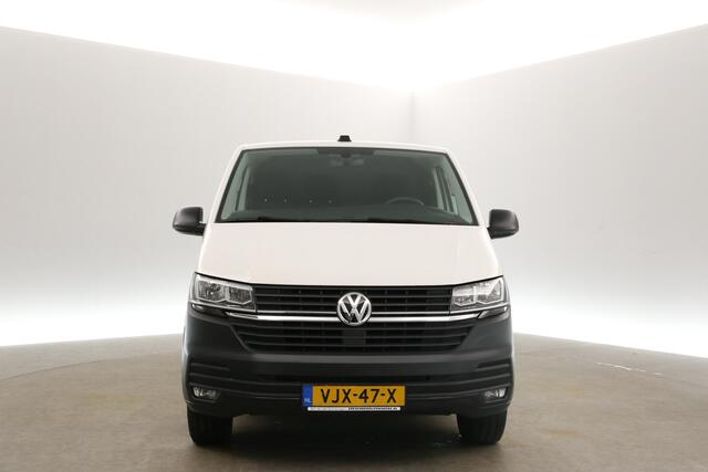 Volkswagen TRANSPORTER 2.0 TDI L2H1 Airco Cruise Carplay Trekhaak PDC Navigatie 3 Persoons Elektrpakket