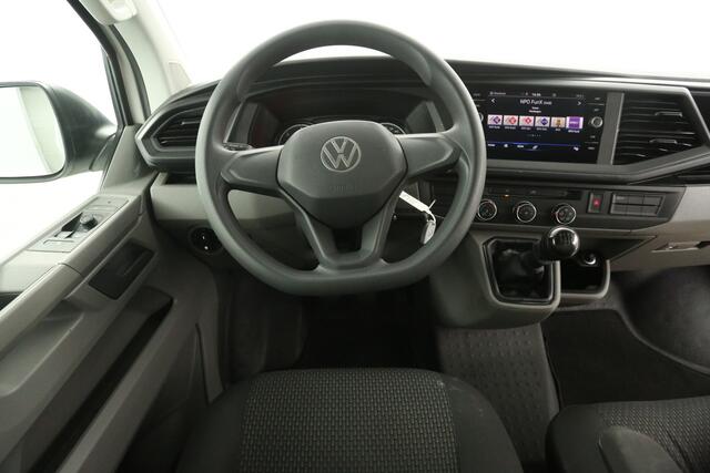 Volkswagen TRANSPORTER 2.0 TDI L2H1 Airco Cruise Carplay Trekhaak PDC Navigatie 3 Persoons Elektrpakket
