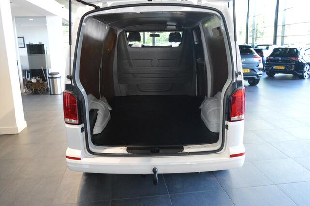 Volkswagen TRANSPORTER 2.0 TDI L2H1 airco navi trekhaak 18 inch 150 pk !!