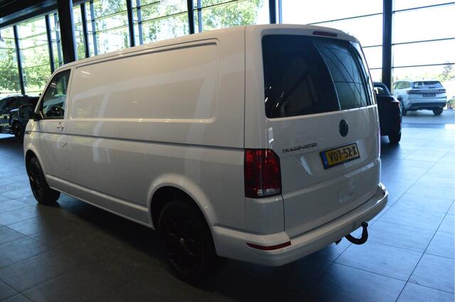 Volkswagen TRANSPORTER 2.0 TDI L2H1 airco navi trekhaak 18 inch 150 pk !!