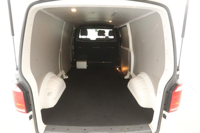 Volkswagen TRANSPORTER 2.0 TDI L2H1 150PK DSG Automaat LED Airco Camera Cruise 18"LMV Trekhaak 3 Persoons PDC