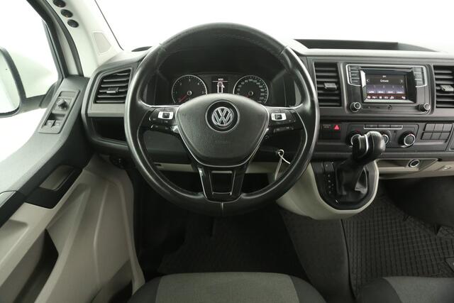 Volkswagen TRANSPORTER 2.0 TDI L2H1 150PK DSG Automaat LED Airco Camera Cruise 18"LMV Trekhaak 3 Persoons PDC