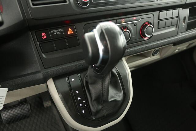 Volkswagen TRANSPORTER 2.0 TDI L2H1 150PK DSG Automaat LED Airco Camera Cruise 18"LMV Trekhaak 3 Persoons PDC