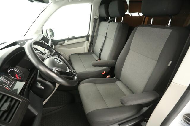 Volkswagen TRANSPORTER 2.0 TDI L2H1 150PK DSG Automaat LED Airco Camera Cruise 18"LMV Trekhaak 3 Persoons PDC