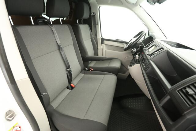 Volkswagen TRANSPORTER 2.0 TDI L2H1 150PK DSG Automaat LED Airco Camera Cruise 18"LMV Trekhaak 3 Persoons PDC