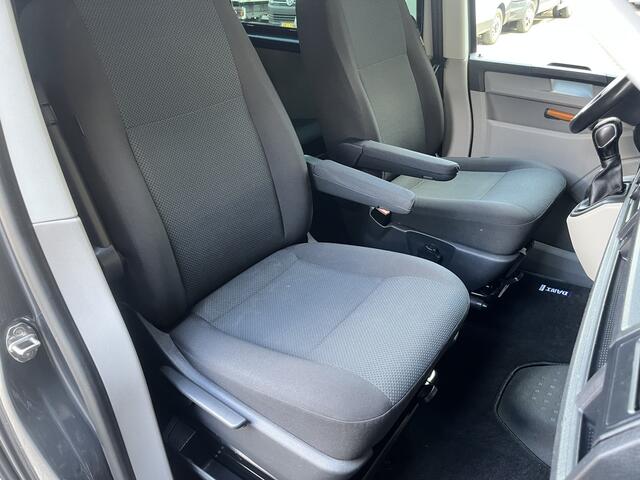 Volkswagen TRANSPORTER 2.0 TDI L2H1 DC Btw en Bpm vrij!! DSG Automaat Airco Cruise controle trekhaak 2500kg trekgewicht Telefoonverbinding Parkeersensoren achter 5-Persoons Euro 6 Bpm vrij voor particulier gebruik!!