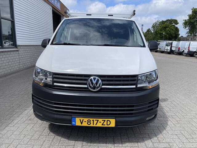 Volkswagen TRANSPORTER 2.0 TDI 102pk L1H1 Comfortline / vaste prijs rijklaar ¤ 15.950 ex btw / lease vanaf ¤ 269 / airco / cruise / bijrijdersbank / Bott ingerichte laadruimte / imperial / trekhaak !