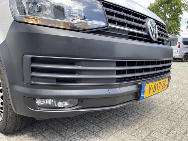 Volkswagen TRANSPORTER 2.0 TDI 102pk L1H1 Comfortline / vaste prijs rijklaar ¤ 15.950 ex btw / lease vanaf ¤ 269 / airco / cruise / bijrijdersbank / Bott ingerichte laadruimte / imperial / trekhaak !