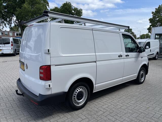 Volkswagen TRANSPORTER 2.0 TDI 102pk L1H1 Comfortline / vaste prijs rijklaar ¤ 15.950 ex btw / lease vanaf ¤ 269 / airco / cruise / bijrijdersbank / Bott ingerichte laadruimte / imperial / trekhaak !