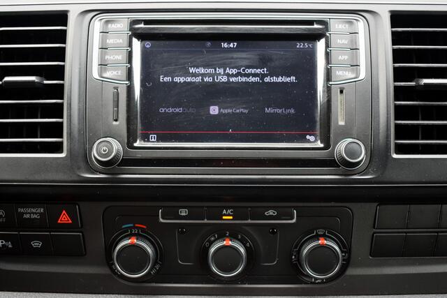 Volkswagen TRANSPORTER 2.0 TDi 150pk Automaat L1H1 Highline Zwart Leder | LED | Adap. Cruise | Carplay | Trekhaak