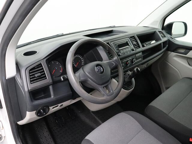 Volkswagen TRANSPORTER 2.0TDI Lang Imperiaal | Trekhaak | Airco | Betimmering | 3-Persoons